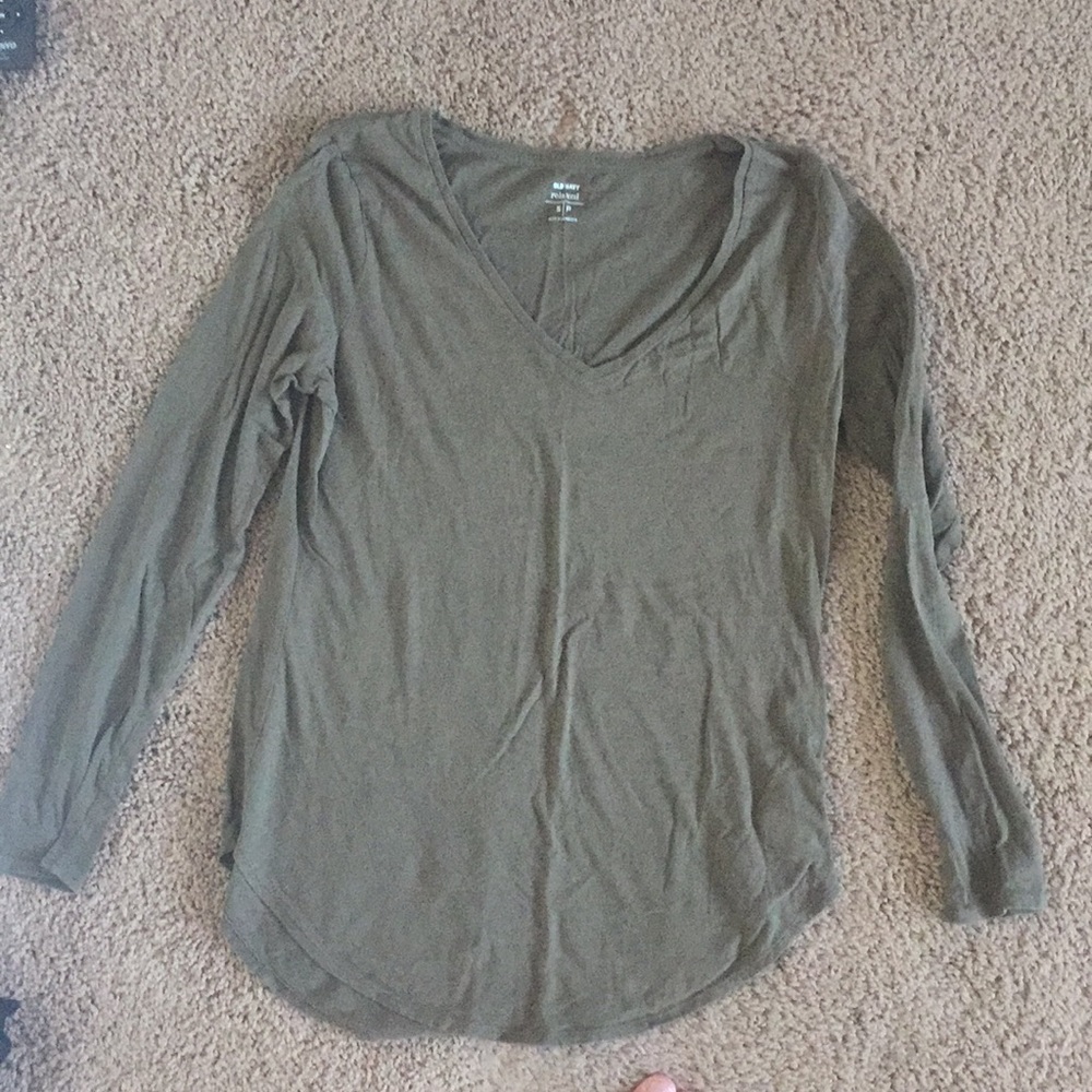 Old navy long sleeved shirt
